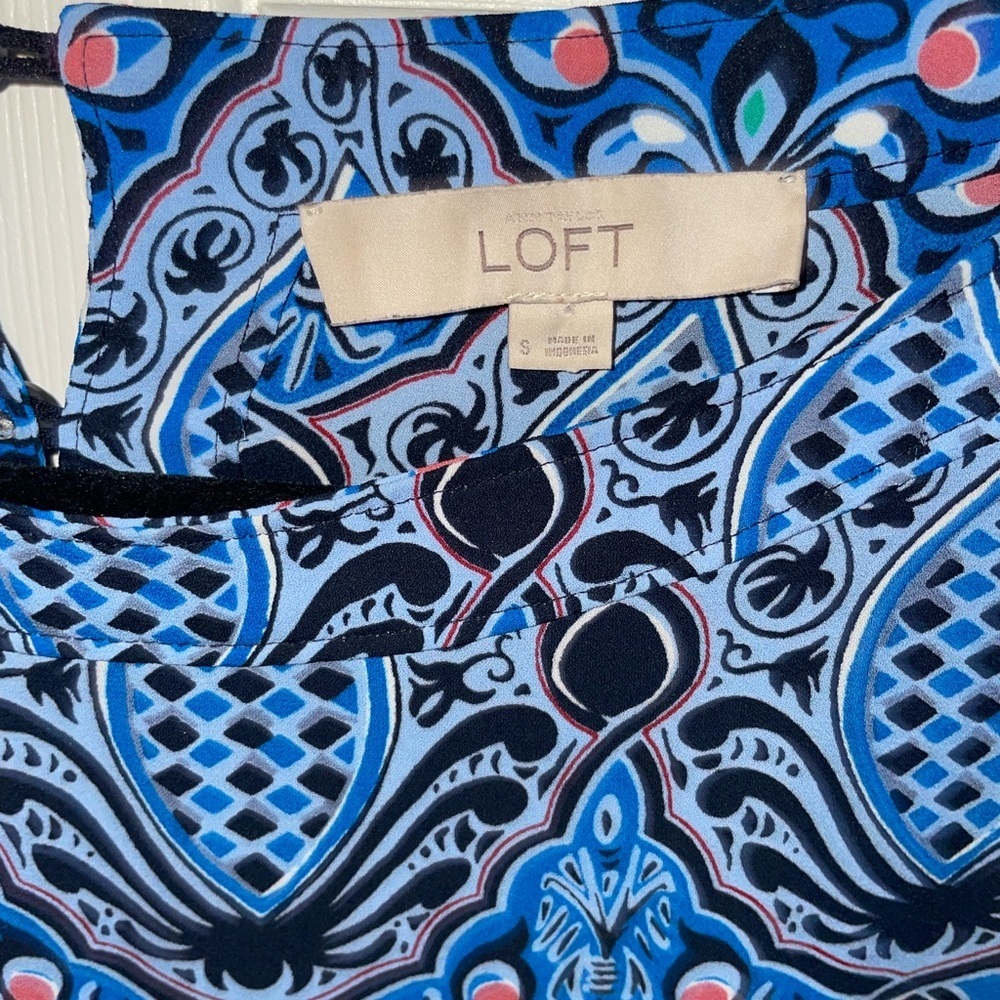 LOFT Blue and Blackberry Patterned Blouse Small - Picture 4 of 4